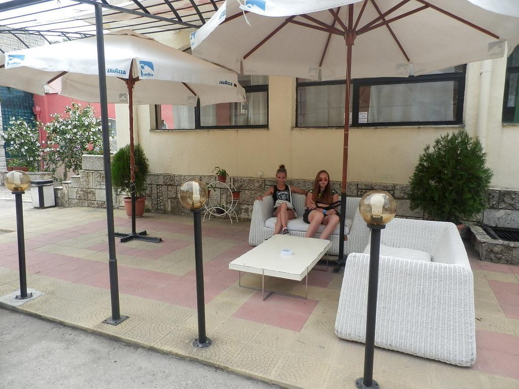 Olimpia Supersnab Hotel Balchik Esterno foto